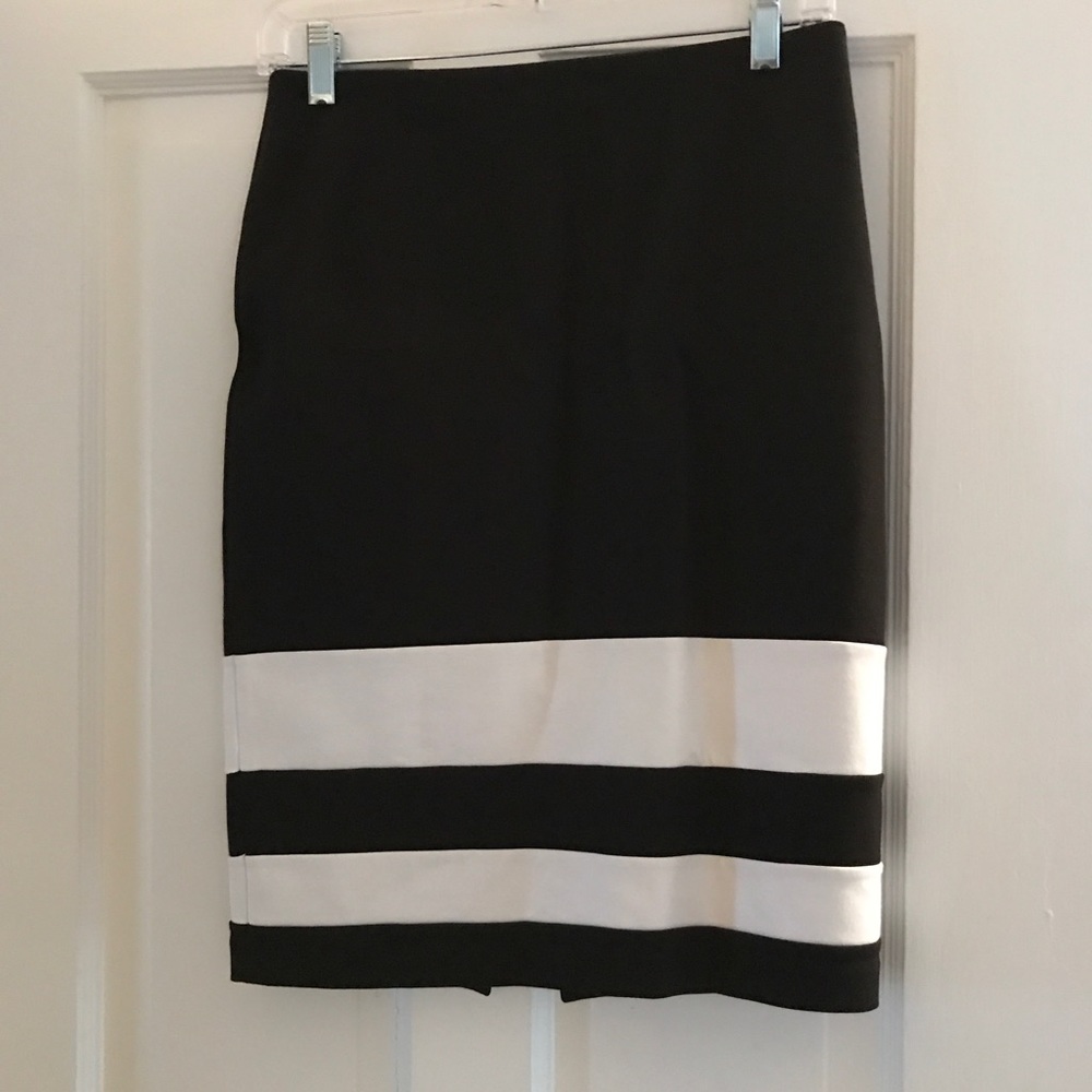 WHBM black and white pencil skirt in size 8.